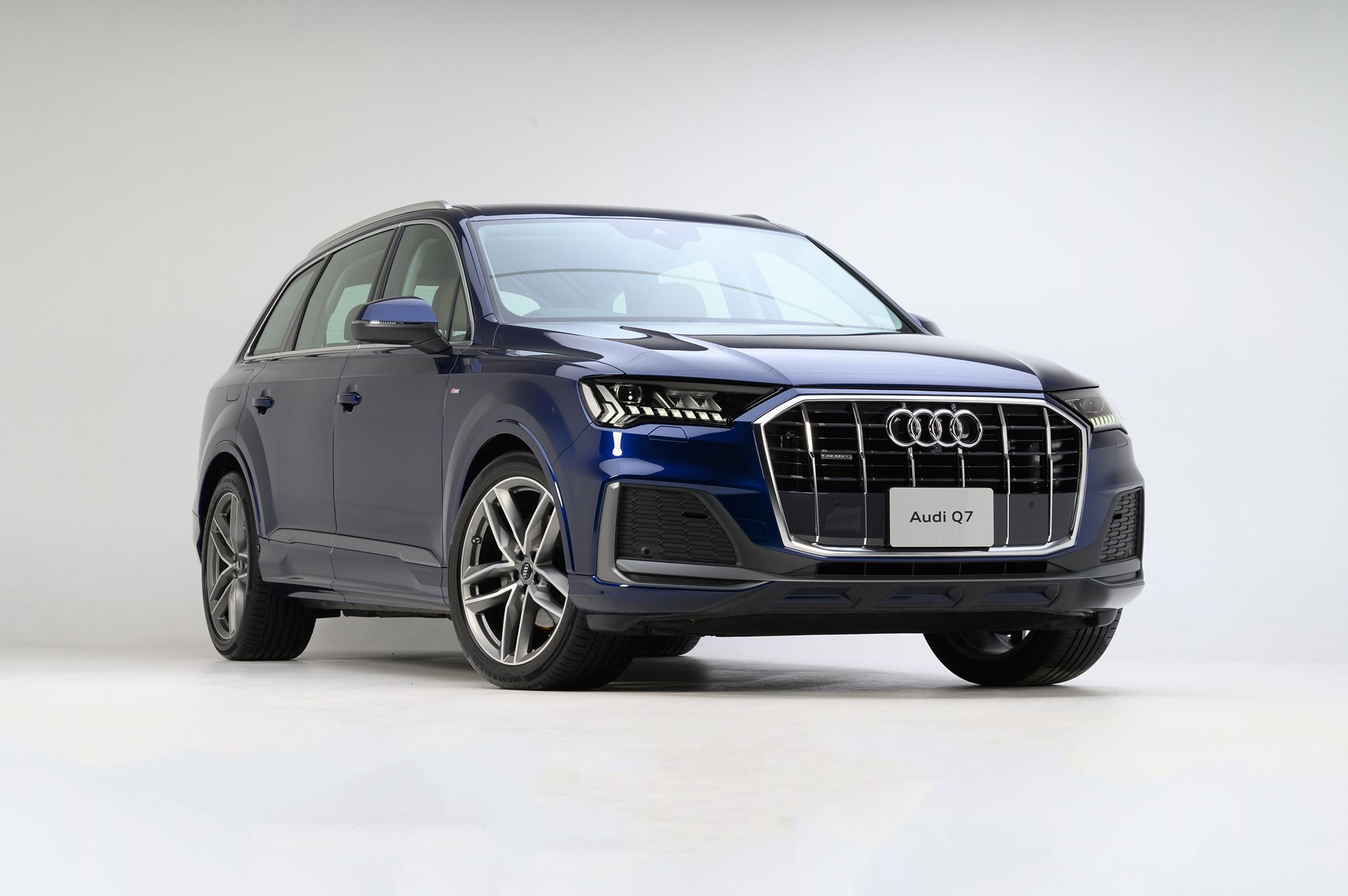 ออดี้ Q7 พรีเมี่ยมเอสยูวี