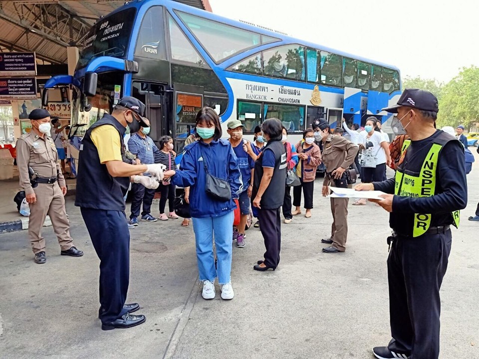 ขนส่งบังคับ ใช้บริการรถโดยสารทุกประเภทต้องใส่หน้ากาก-นั่งข้ามจังหวัดต้องวัดอุณหภูมิ แจ้งข้อมูลที่พัก