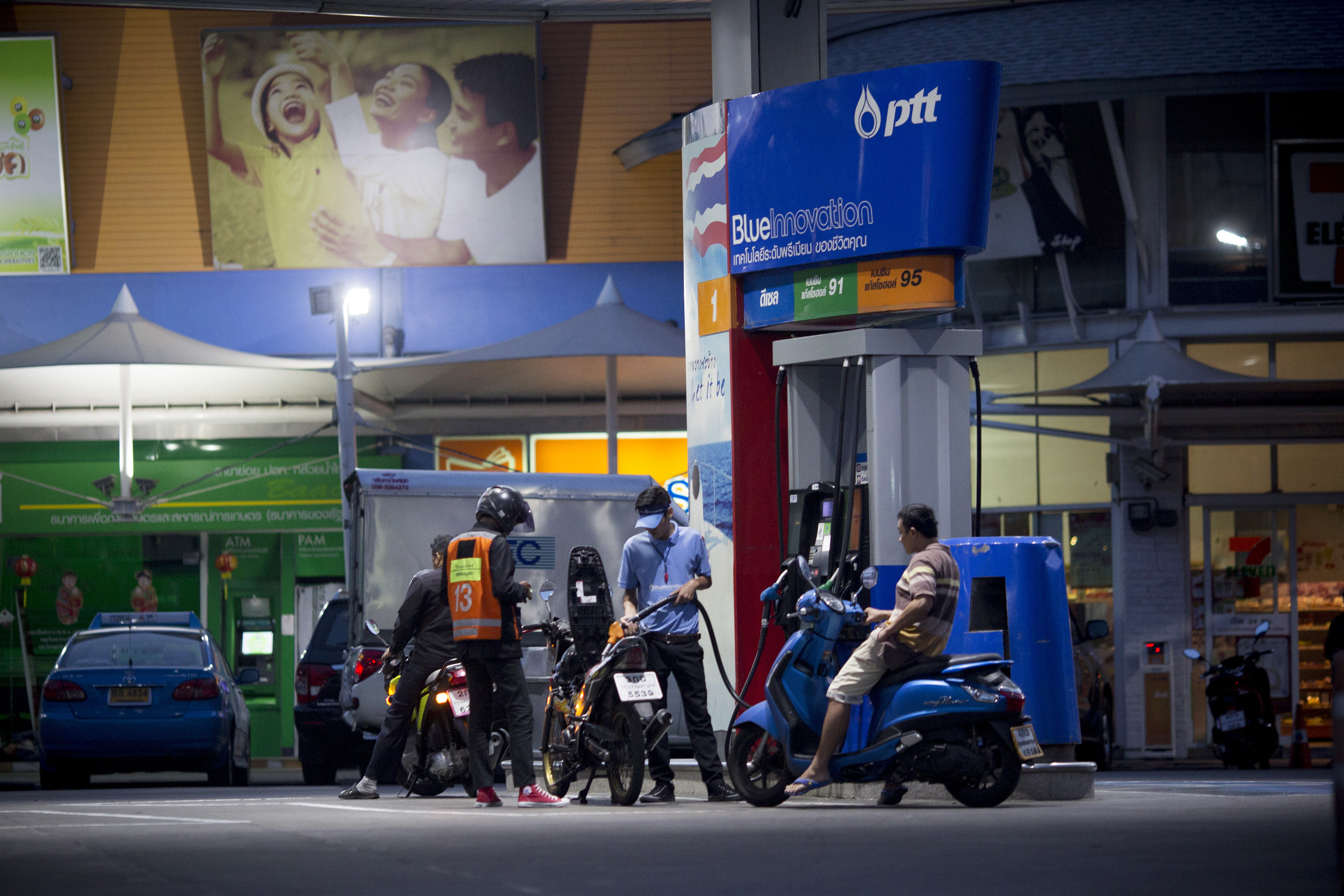 PTT Station ลดราคาน้ำมันทุกชนิด 0.60 บาทต่อลิตร เว้น E85 ลด 0.40 บาทต่อลิตร