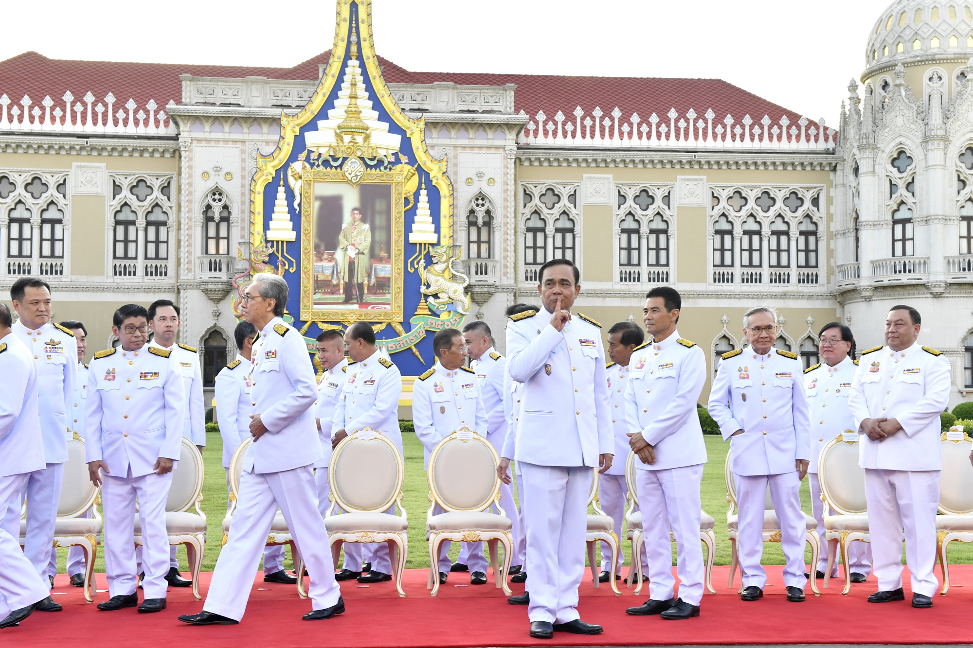 ครม.ประชุมนัดประวัติศาสตร์ หนี “โควิด” รัฐมนตรีอยู่กระทรวงใครกระทรวงมัน  
