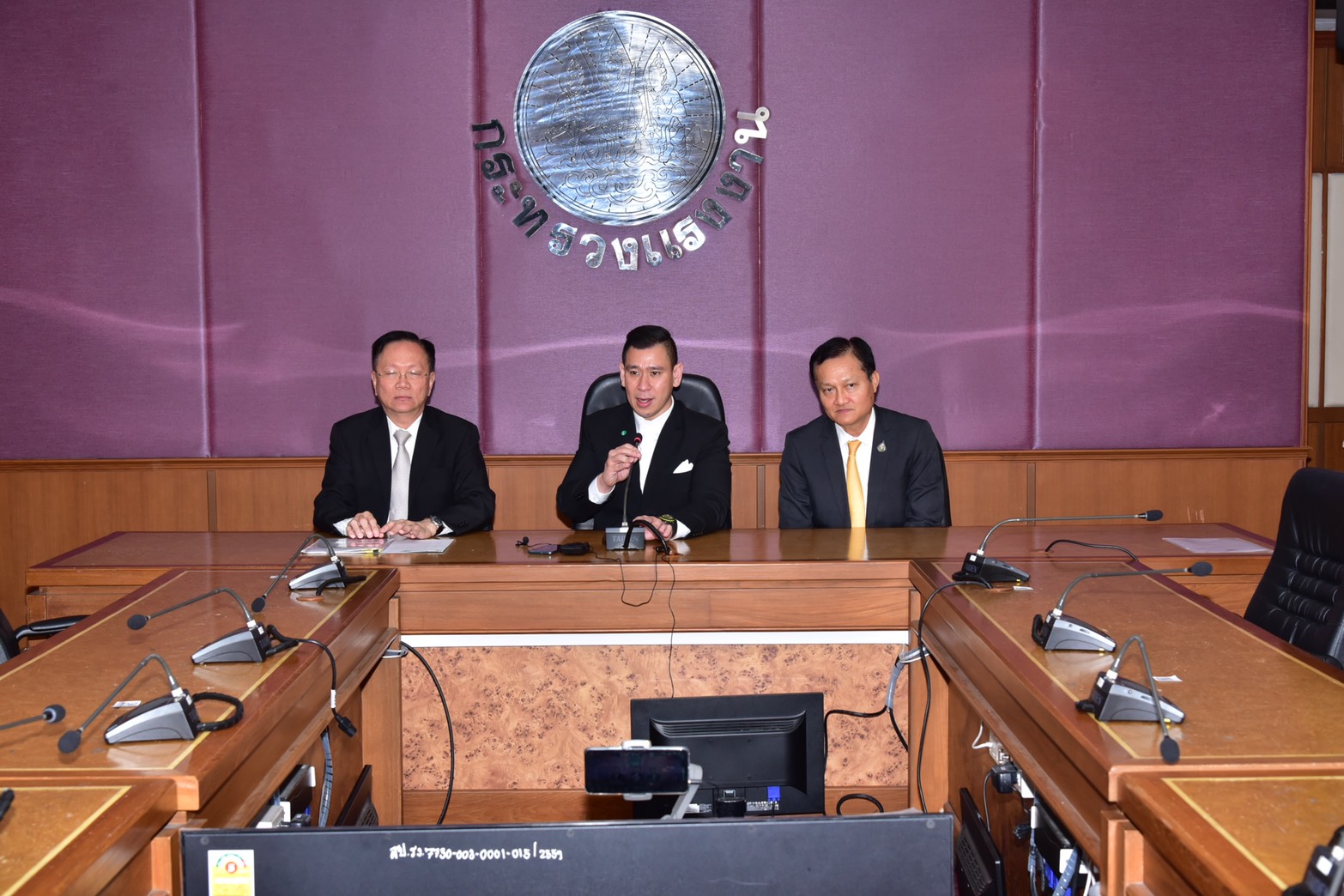ก.แรงงาน ปรับรูปแบบศูนย์บริการเบ็ดเสร็จในกทม. ป้องกัน COVID-19