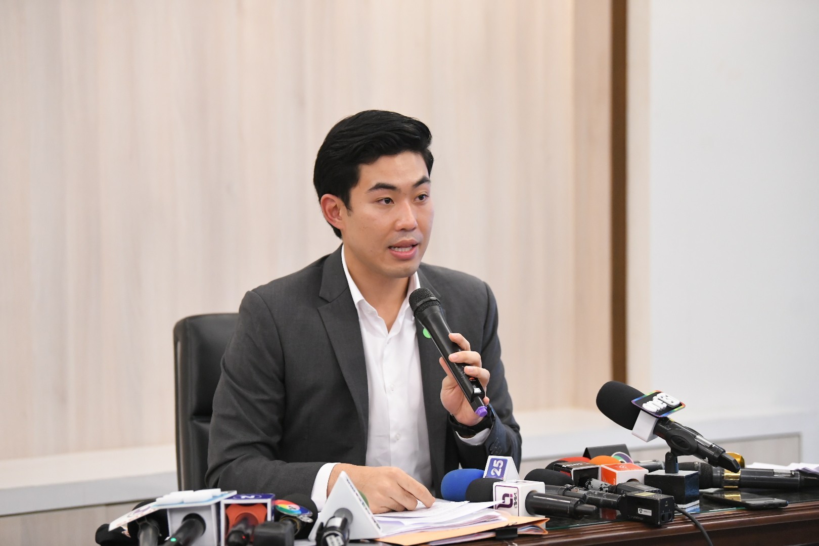 โฆษก กทม.ย้ำคำสั่งห้ามผู้ว่าทั่วประเทศปลดล็อกดาวน์ ไม่เกี่ยวผ่อนปรน 8 กิจการ