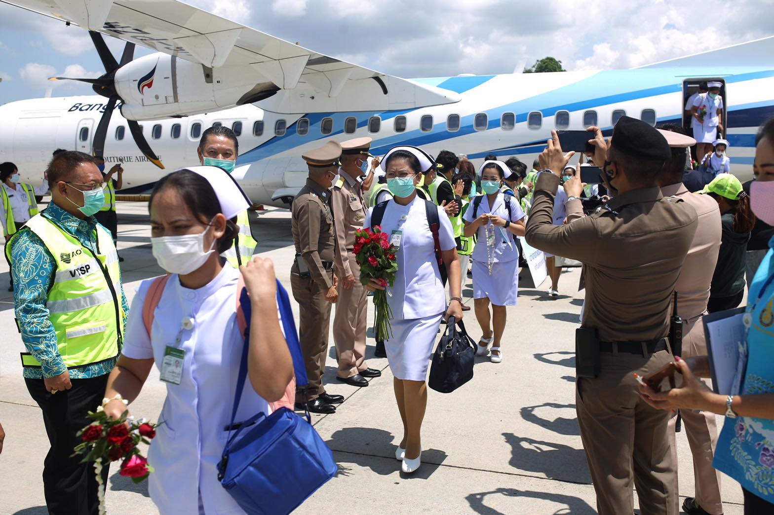 ทีมแพทย์-พยาบาลจาก ม.อ.หาดใหญ่บินมาเสริมทัพช่วยรักษาผู้ป่วยโควิดที่ “ภูเก็ต”