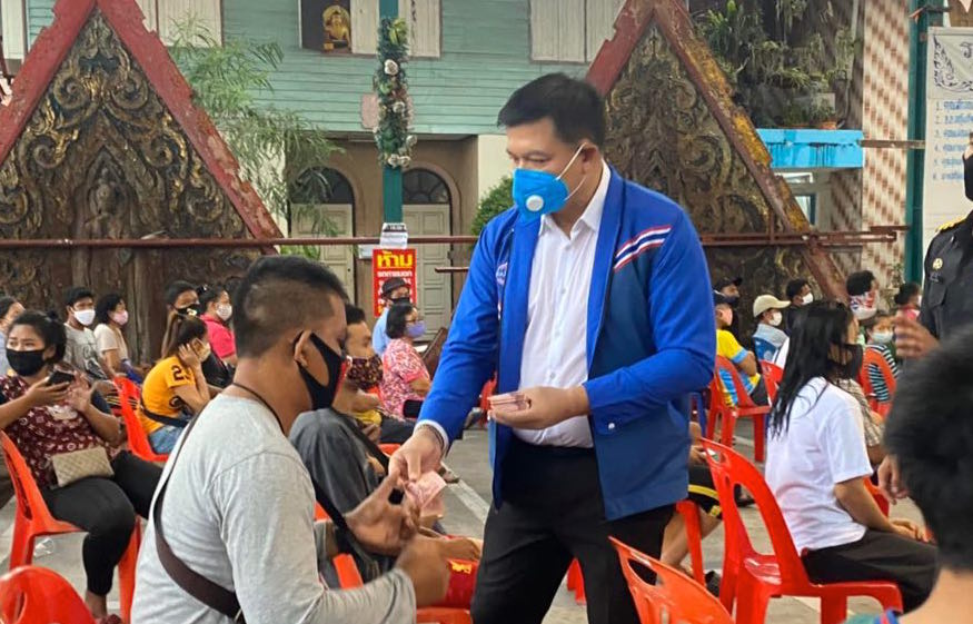 “สิระ” พลังประชารัฐ แจกข้ามเขต คนละ 100 บาท