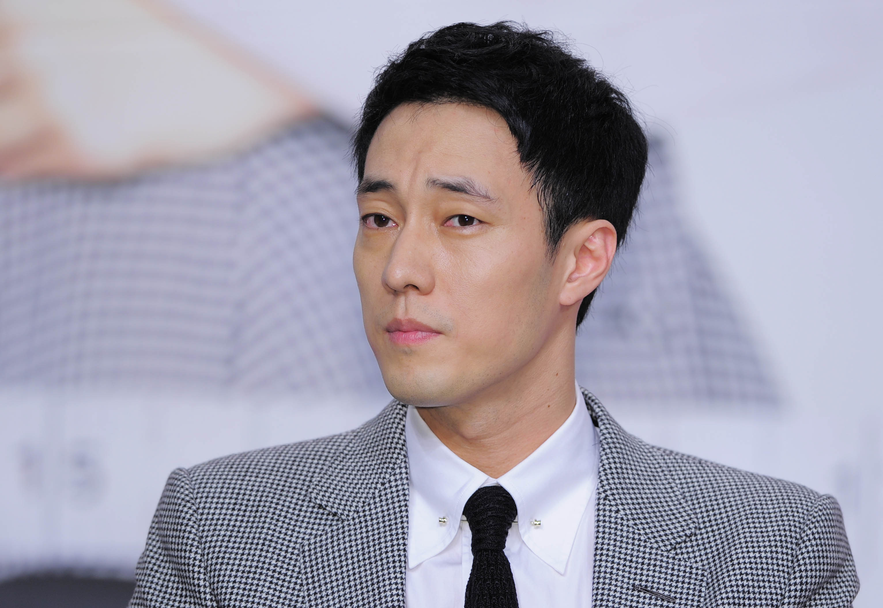 คอนเฟิร์ม! “โซจี ซบ” ควงแฟนสาวนักข่าว จดทะเบียนสมรสแล้ว