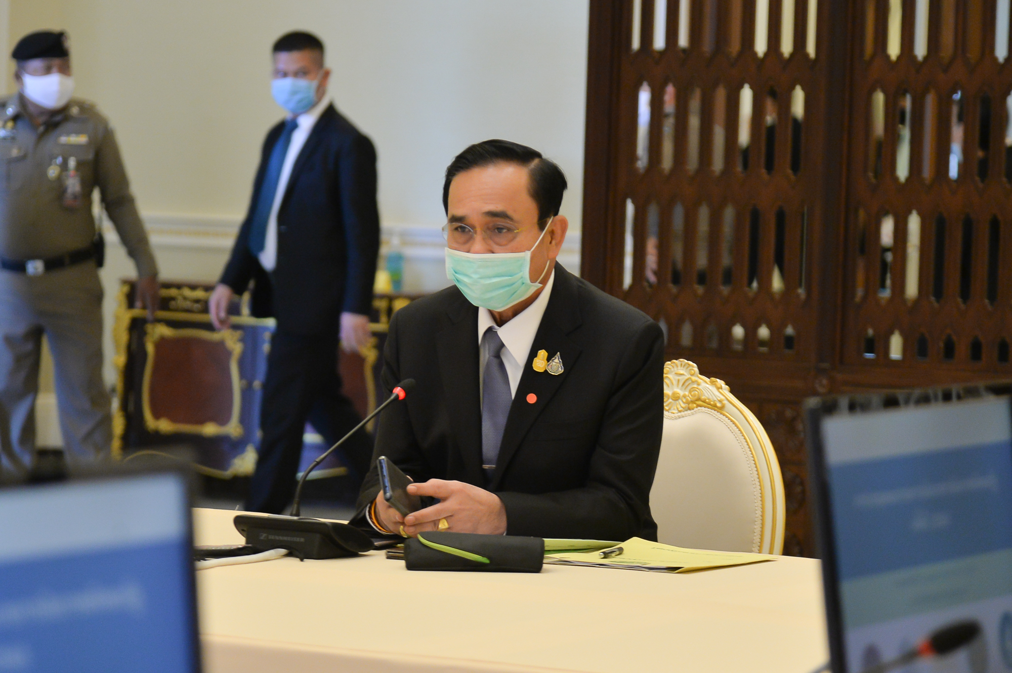 ประยุทธ์ เคาะ เพิ่มเพดานงบกลางเป็น 7.5% รับโอนงบกลางแสนล้านสู้โควิด-19