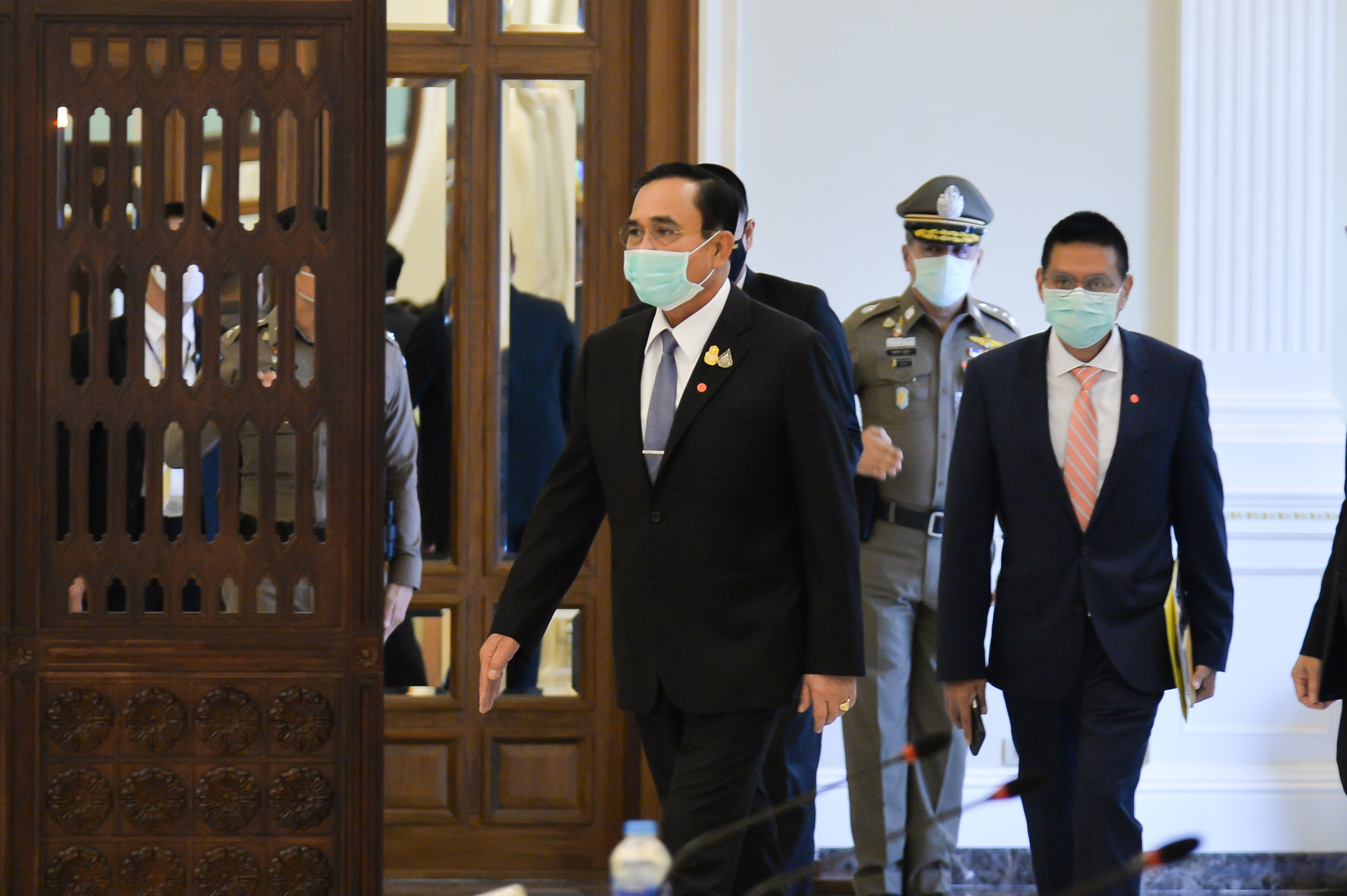 นายกรัฐมนตรี ประชุมทีมเคอร์ฟิว ออกโทรทัศน์รวมการเฉพาะกิจ สรุปภาวะฉุกเฉิน 18.00 น. วันนี้