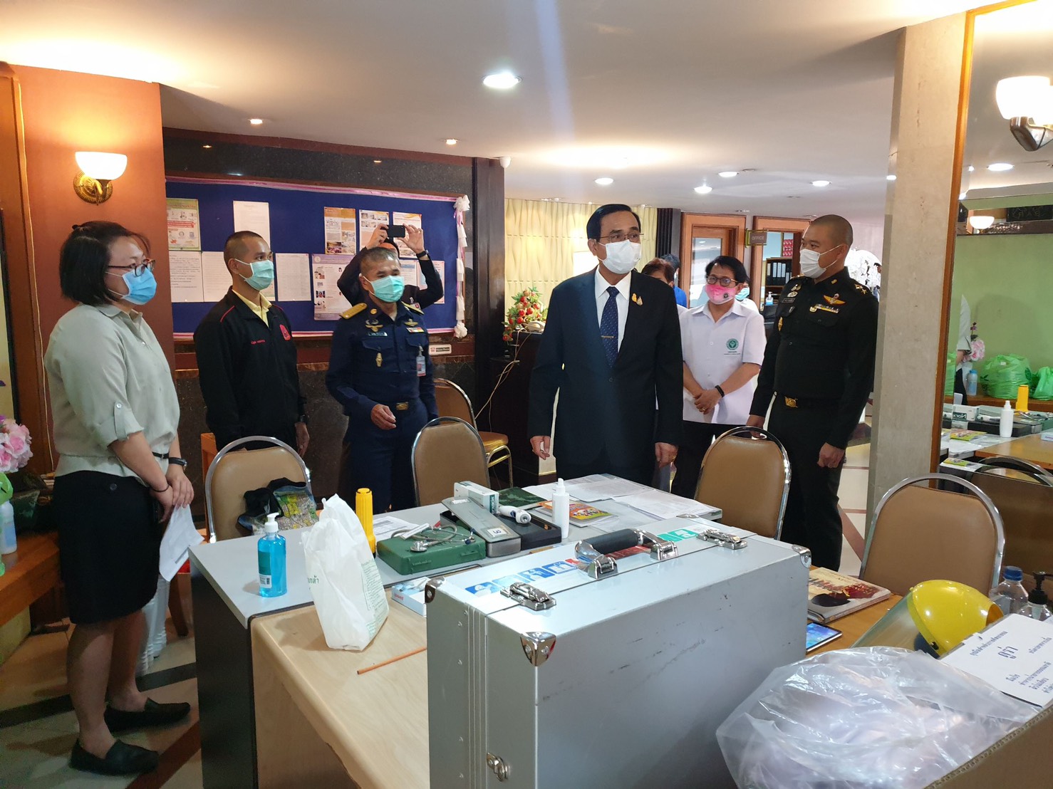 “ประยุทธ์” ย่องเยี่ยม-ให้กำลังผู้ป่วยโควิด-19