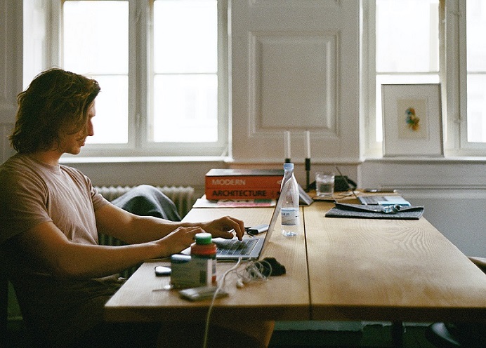 6 ทริกใช้ไฟบ้านอย่างไรให้ประหยัด ค่าไฟไม่พุ่งในช่วง work from home
