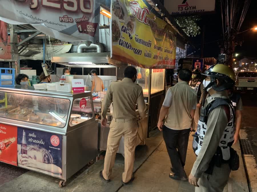 ตรังคุมเข้มร้านอาหารหวั่นเป็นจุดแพร่เชื้อไวรัสโควิด-19