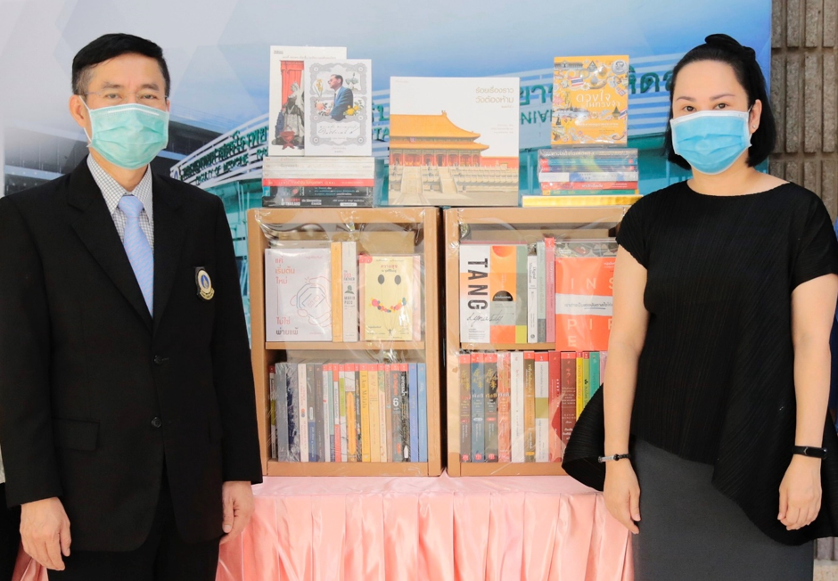 เครือมติชนมอบหนังสือให้โรงพยาบาลรามาธิบดี ในโครงการ “เชิญร่วมบริจาคหนังสือ/นิตยสาร”