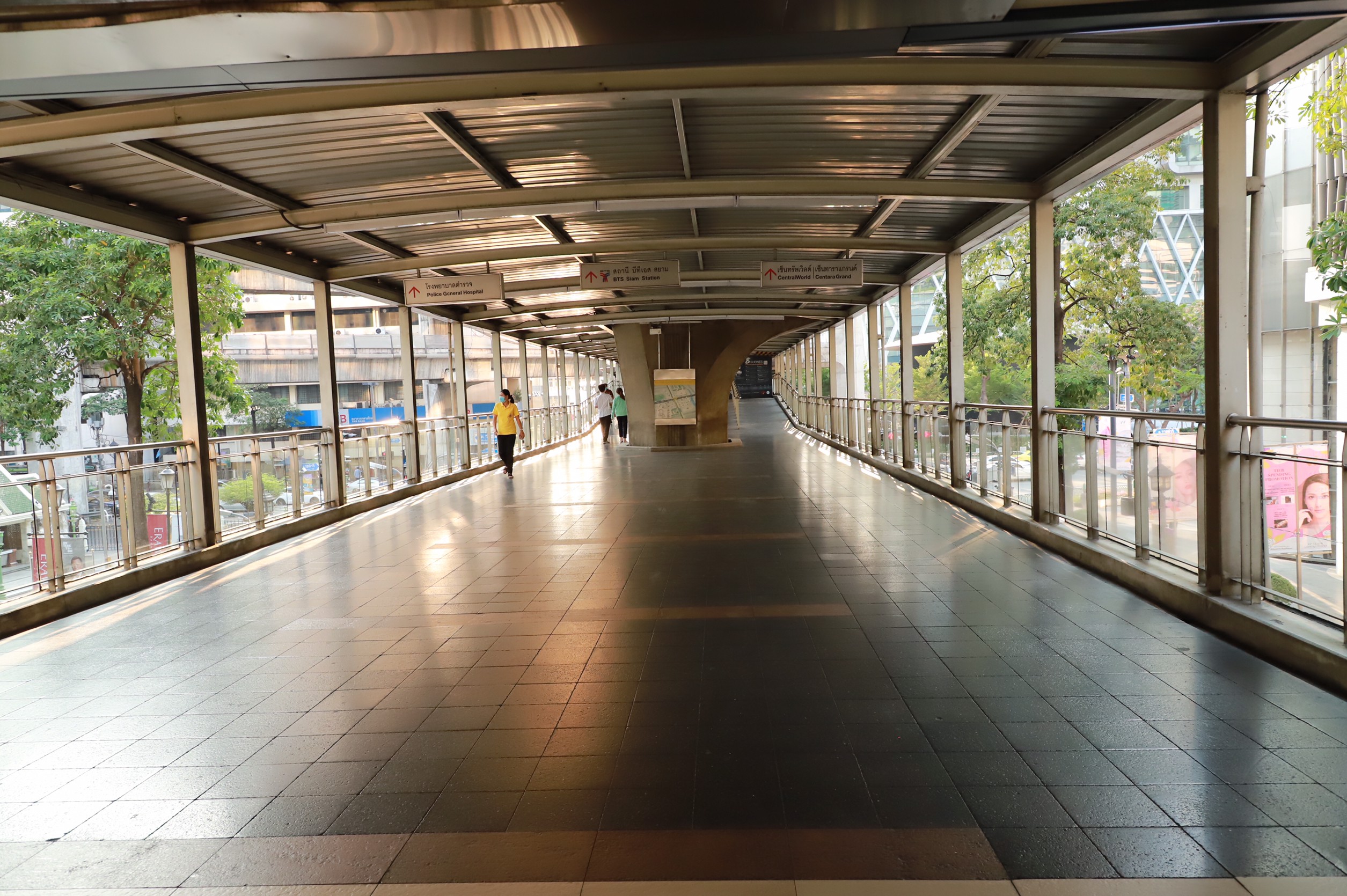 ส่องบรรยากาศย่านช็อปปิ้ง ใจกลางกทม. วันประกาศเคอร์ฟิว “ไร้คน-เงียบและเหงา”