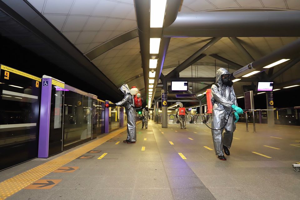 บิ๊กคลีนนิ่งพ่นฆ่าเชื้อโควิดสถานี MRT มั่นใจเดินทางปลอดภัย