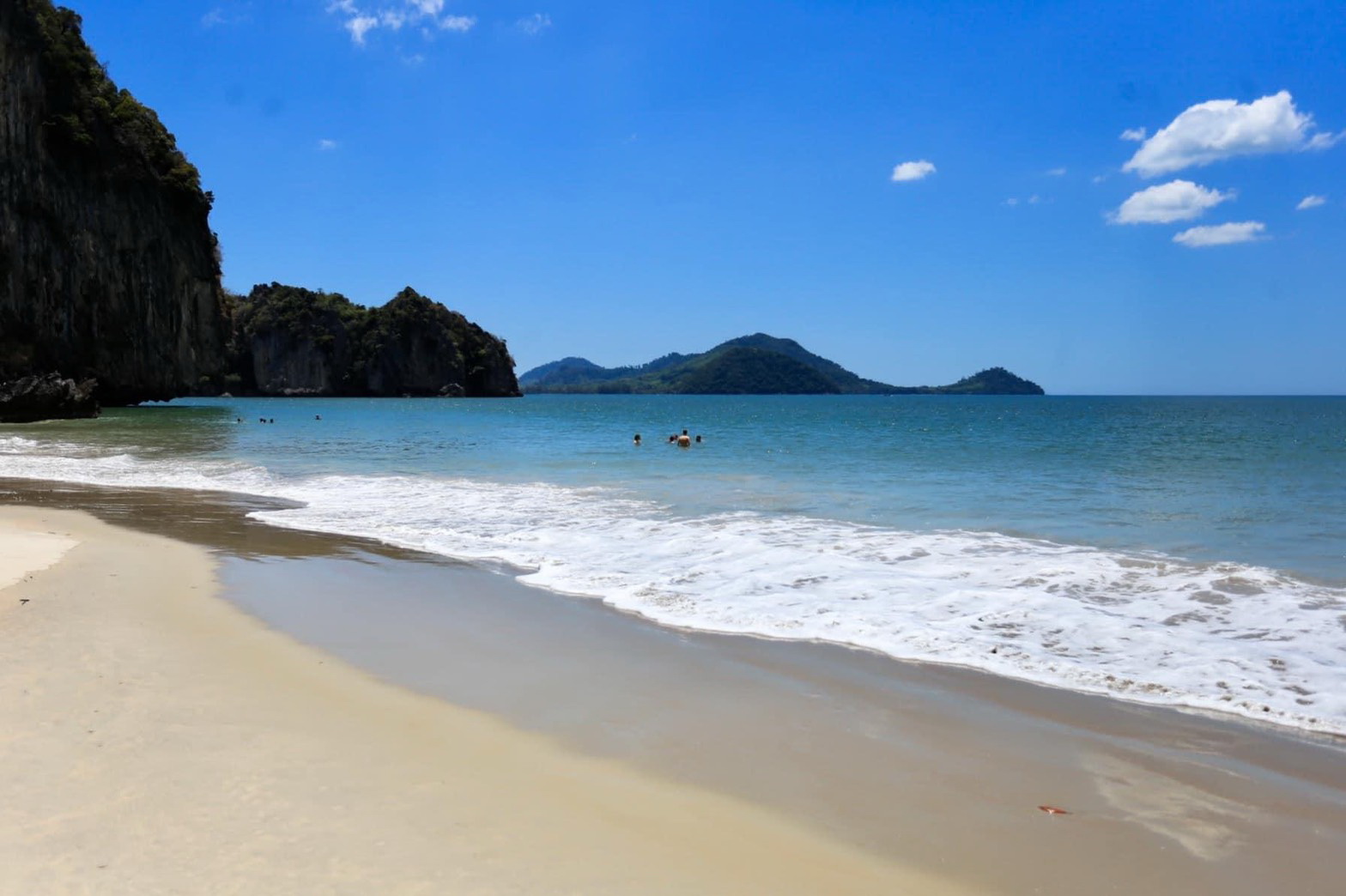 โควิดทุบท่องเที่ยวตรังสูญรายได้หมื่นล้าน