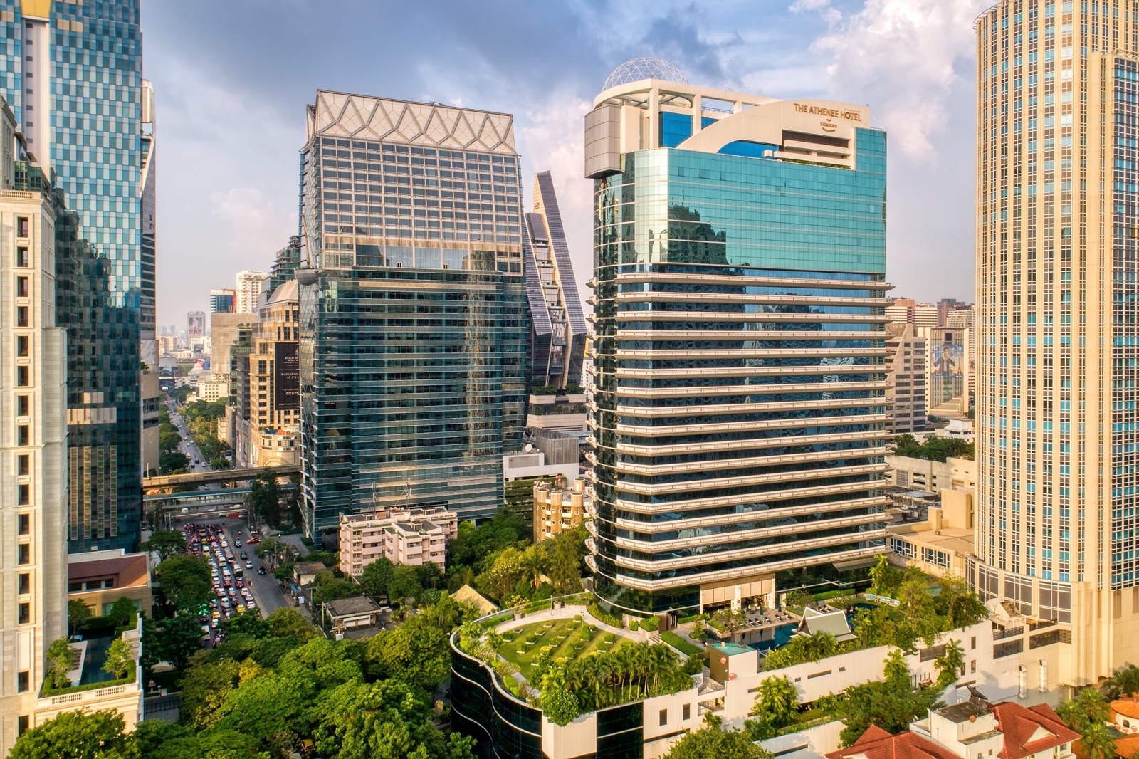 กลุ่มเจ้าสัวเจริญ AWC หั่นราคาโรงแรมหรู 5 ดาว เหลือคืนละ 1,000 บาท
