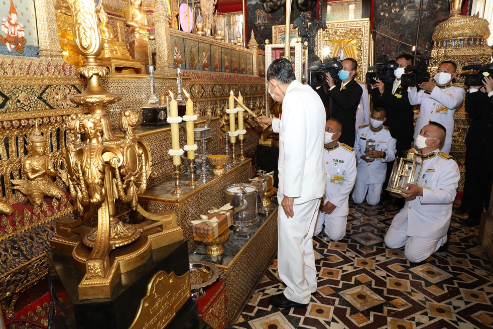 ในหลวงโปรดเกล้าฯ มจ.มงคลเฉลิม เสด็จแทนพระองค์ ทรงบำเพ็ญพระราชกุศลวิสาขบูชา 
