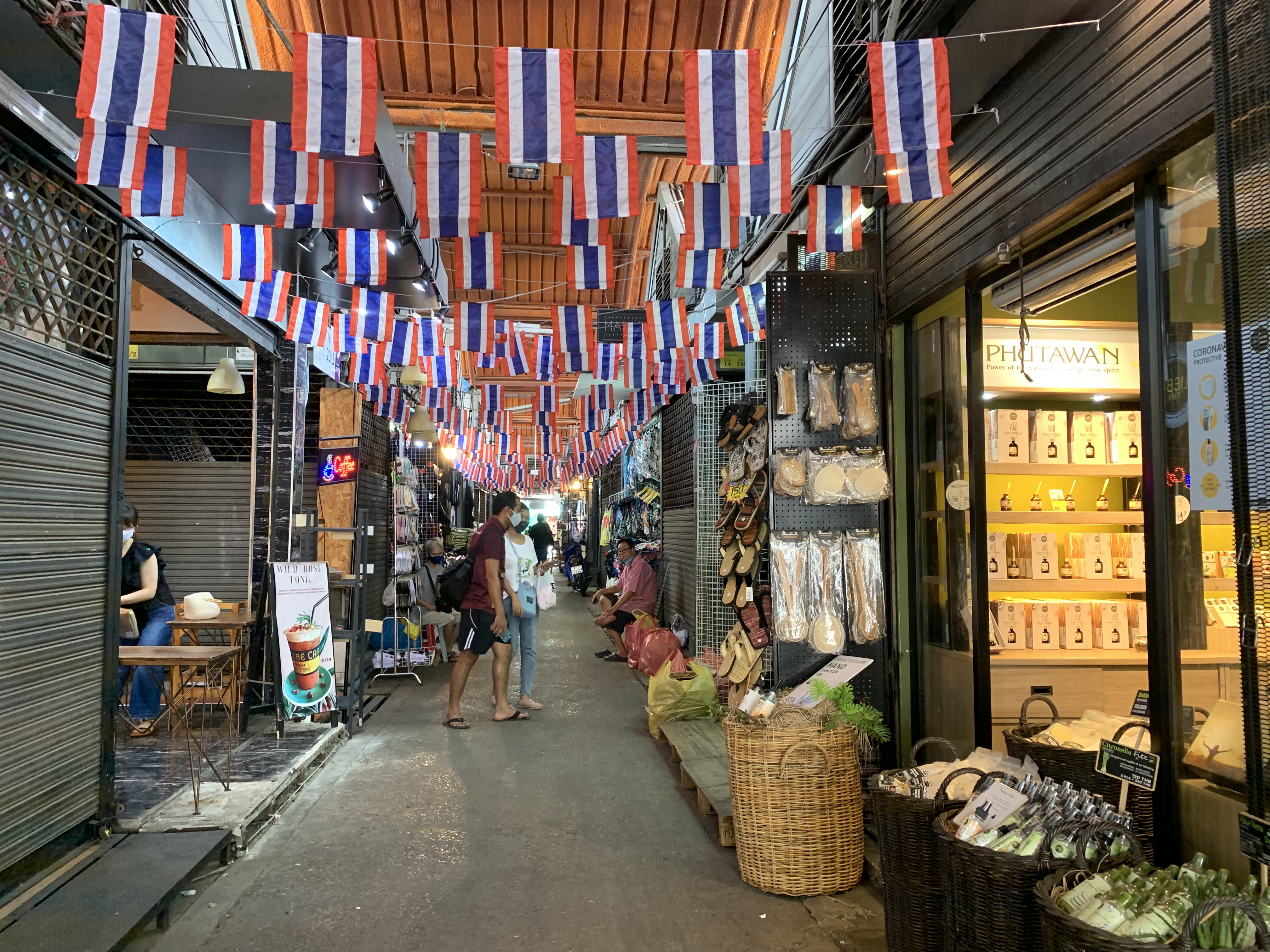 ผู้ค้า “ตลาดจตุจักร” ถอดใจ ผู้ประกอบการเช่าช่วงแห่ลดค่าเช่าแผง