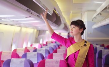 “แอร์ฯ การบินไทย” ถอดสไบผันตัวขับรถส่งของ หาเงินเลี้ยงลูกช่วงโควิด