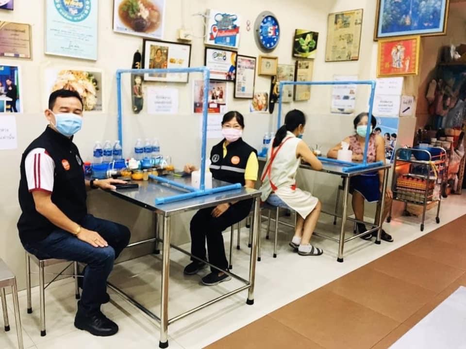 กทม.สุ่มตรวจ “ร้านอาหาร-เสริมสวย-ห้าง” เริ่มติดฉากกั้นเว้นระยะห่าง
