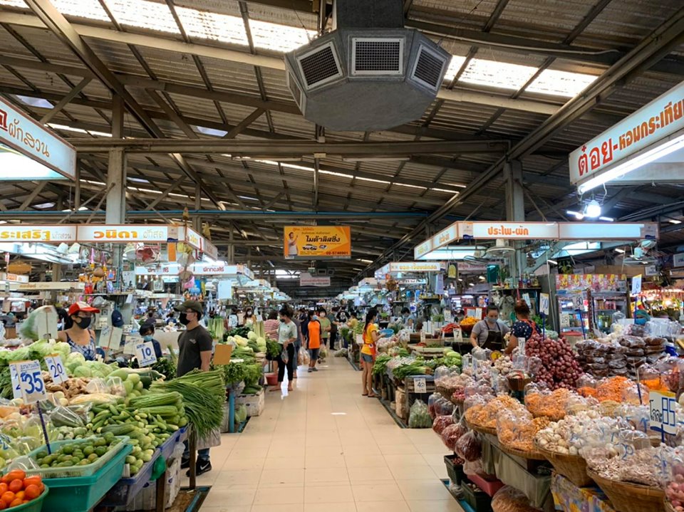 หยุดยาวคนช็อป “ตลาดยิ่งเจริญ” น้อย-ติดประกาศไม่ใส่หน้ากากอนามัยห้ามเข้า