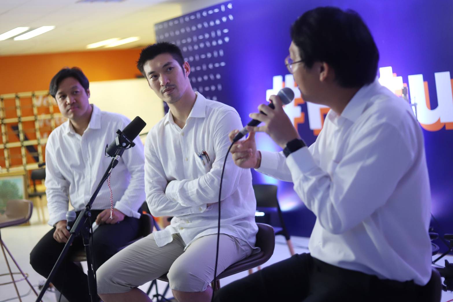 ธนาธรแจกเงิน คนละ 3 พัน ได้ทุน 7.2 ล้านบาท ขอโทษช่วยคนจนไม่ได้ทั้งหมด