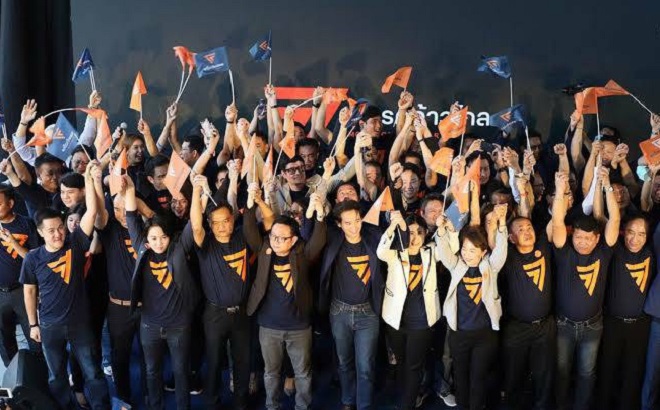 “ก้าวไกล” แถลงค้านอุ้มการบินไทย สายการบินแห่งชาติ จำเป็นต้องมีหรือไม่?