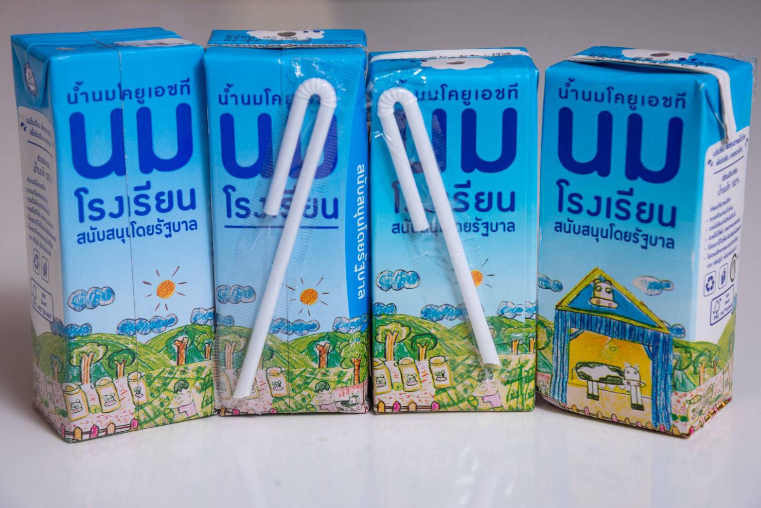 เด็กเรียนออนไลน์นมสดล้นสต๊อก ปรับแผนส่ง “นมโรงเรียน” หลังโควิด-19