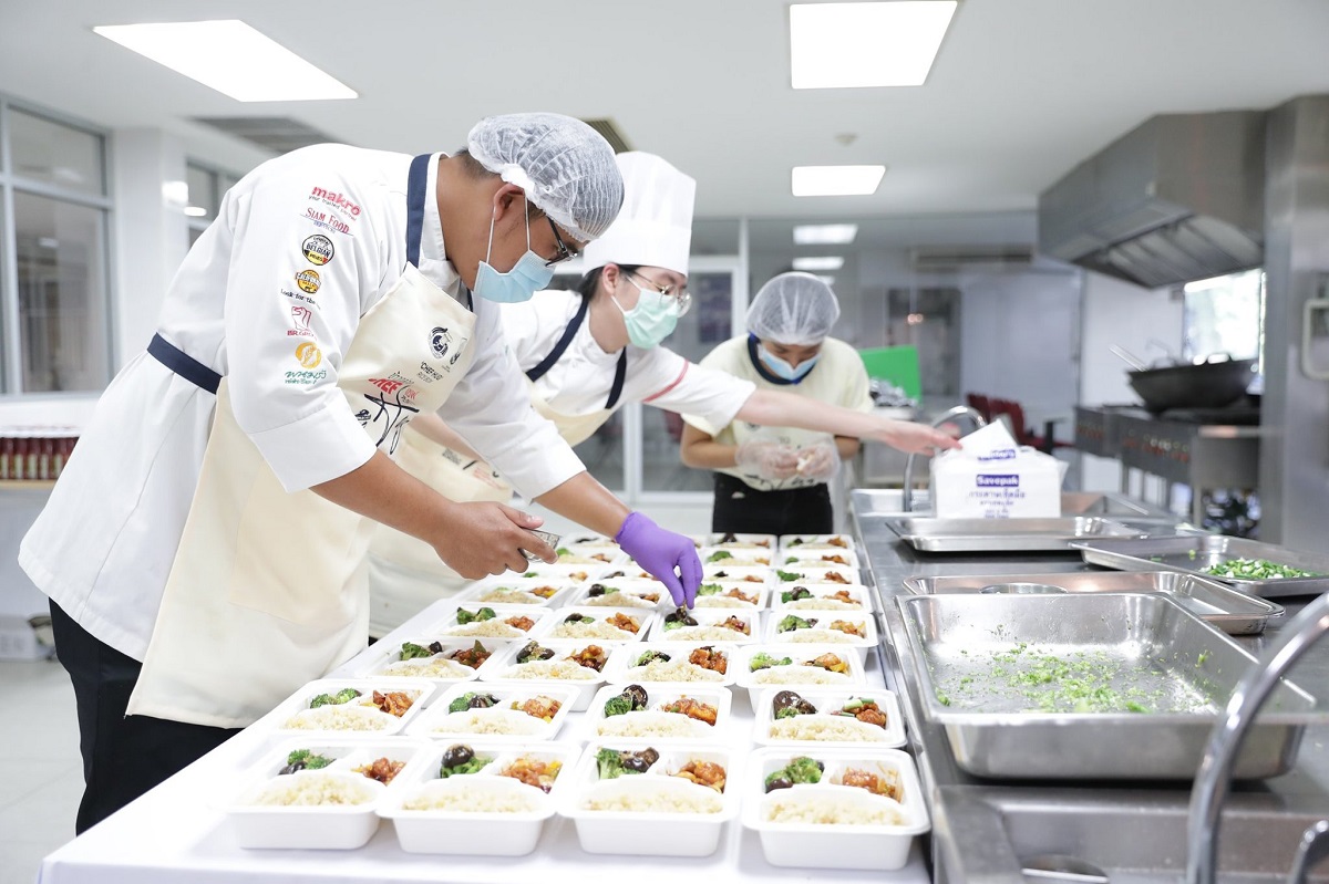 จิตอาสา “สมาคมเชฟ” ปรุงข้าวกล่อง “เชฟฮัก” 50 ชุมชนสู้โควิด