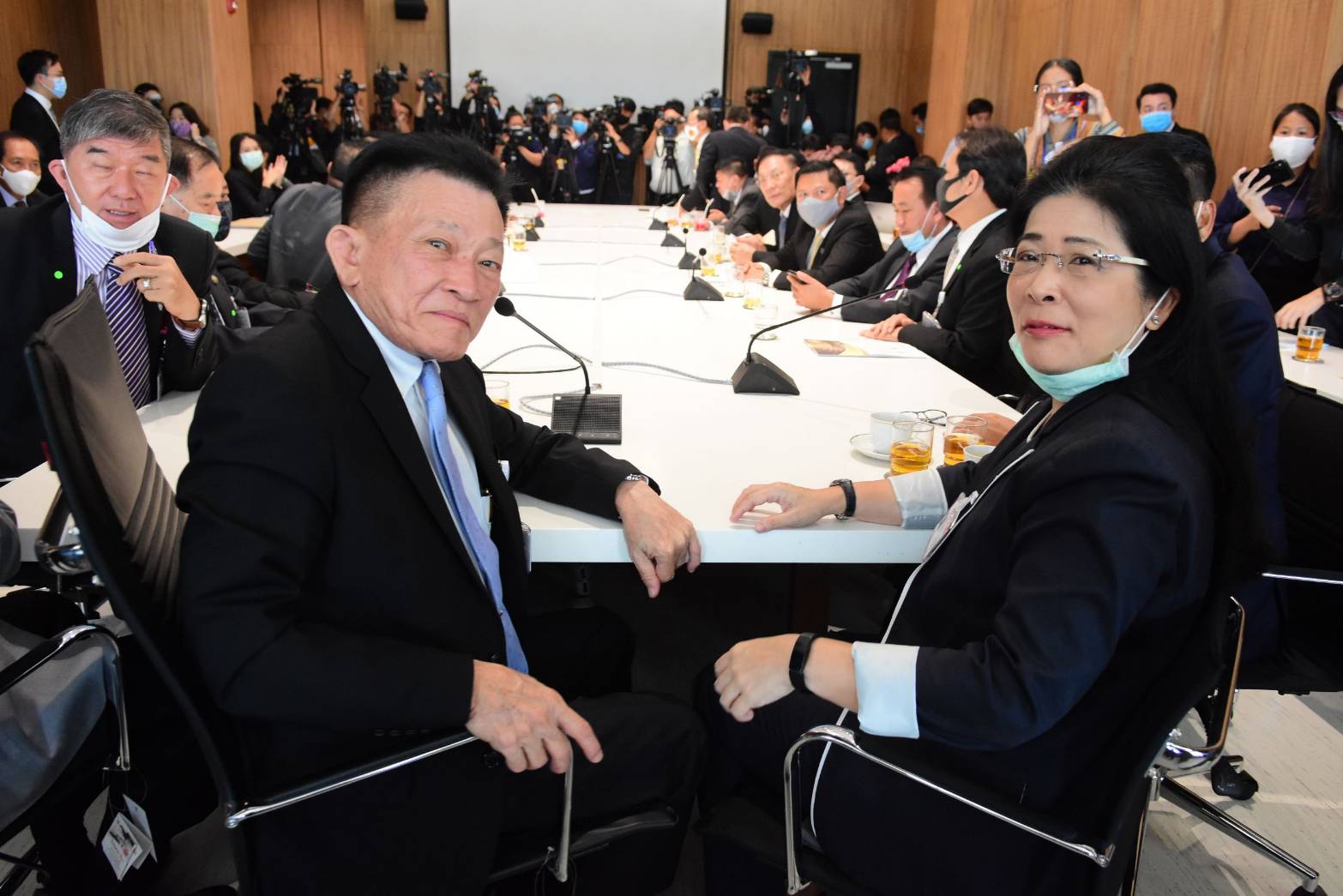 สมพงษ์-สุดารัตน์ สยบเกาเหลา “เพื่อไทย” ไม่ขัดข้องเครือข่ายทักษิณ ตั้งกลุ่มแคร์