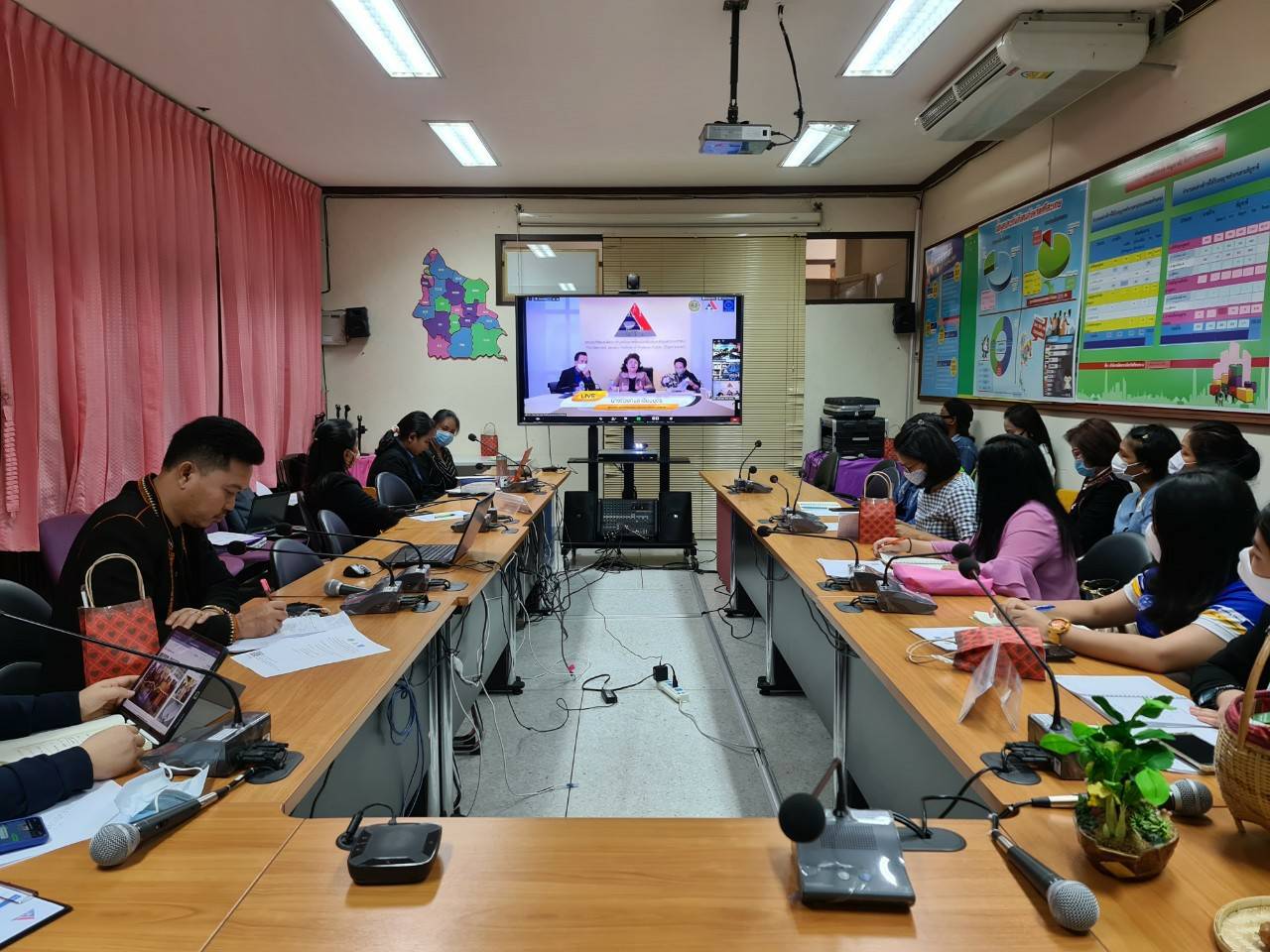 โครงการ “อีสานเดิ้น” รุ่ง แห่เข้าร่วม 329 ราย ดันผู้ผลิตอัญมณีเกิดในไทย