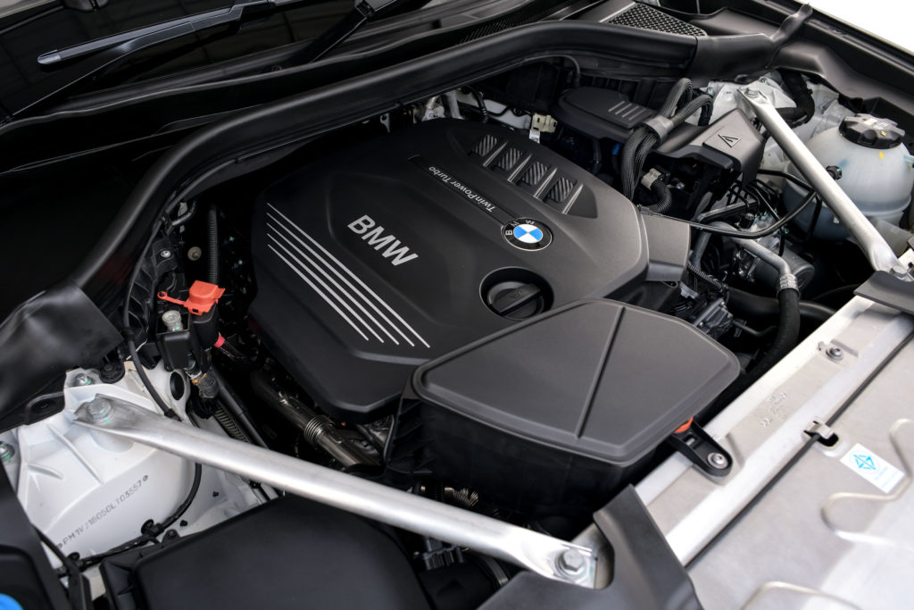 ห้องเครื่อง BMW X4 xDrive20d