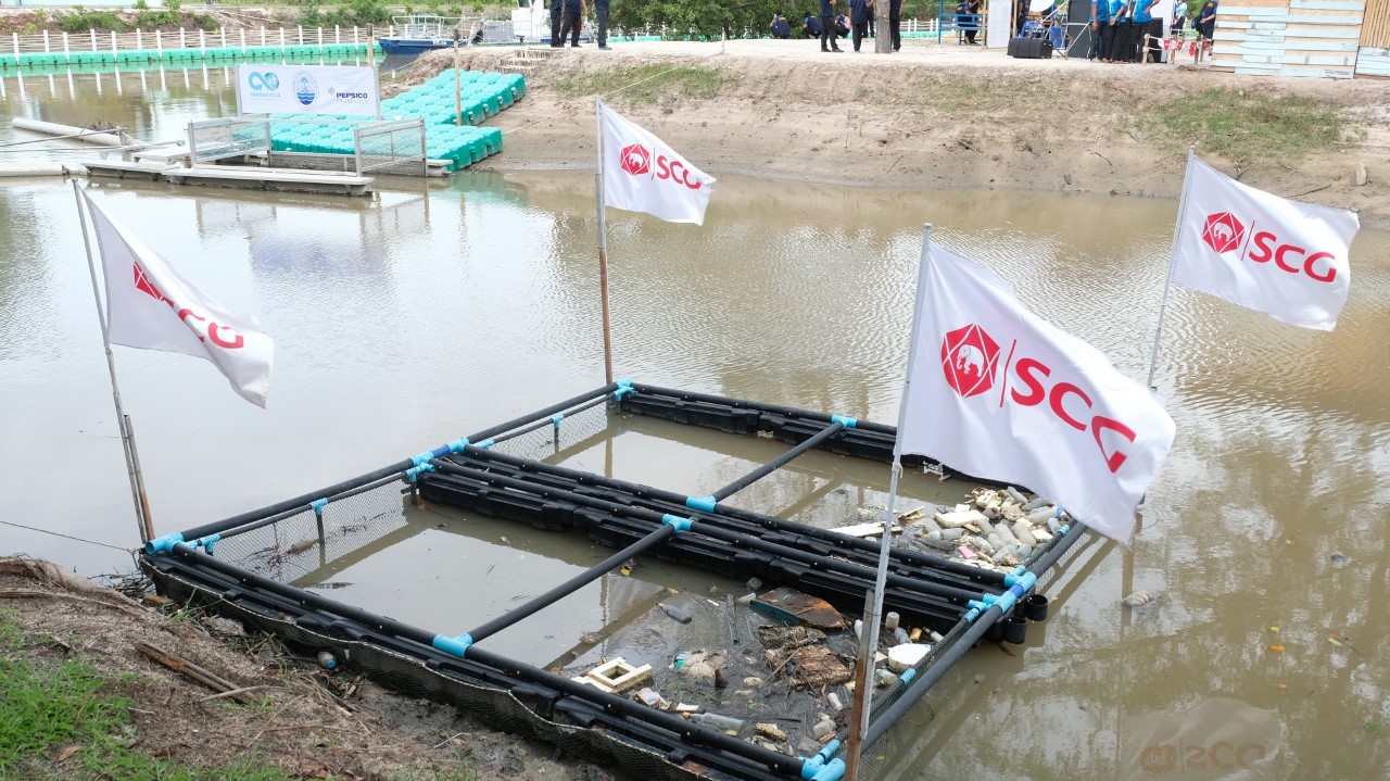 SCG ผนึก ทช.ร่วมรักษ์โลก มอบทุ่นกักขยะทะเลลอยน้ำ 7 จังหวัด