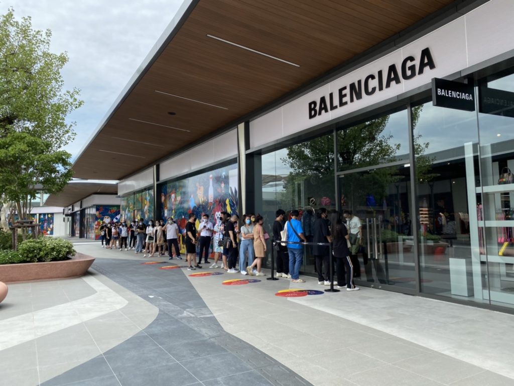 บรรยากาศ หน้าร้าน Balenciaga ที่ Siam Premium Outlet