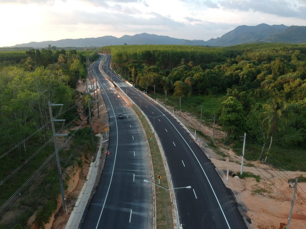 ภาพมุมสูง ถนน 4 เลน "ตะกั่วป่า-ท้ายเหมือง"