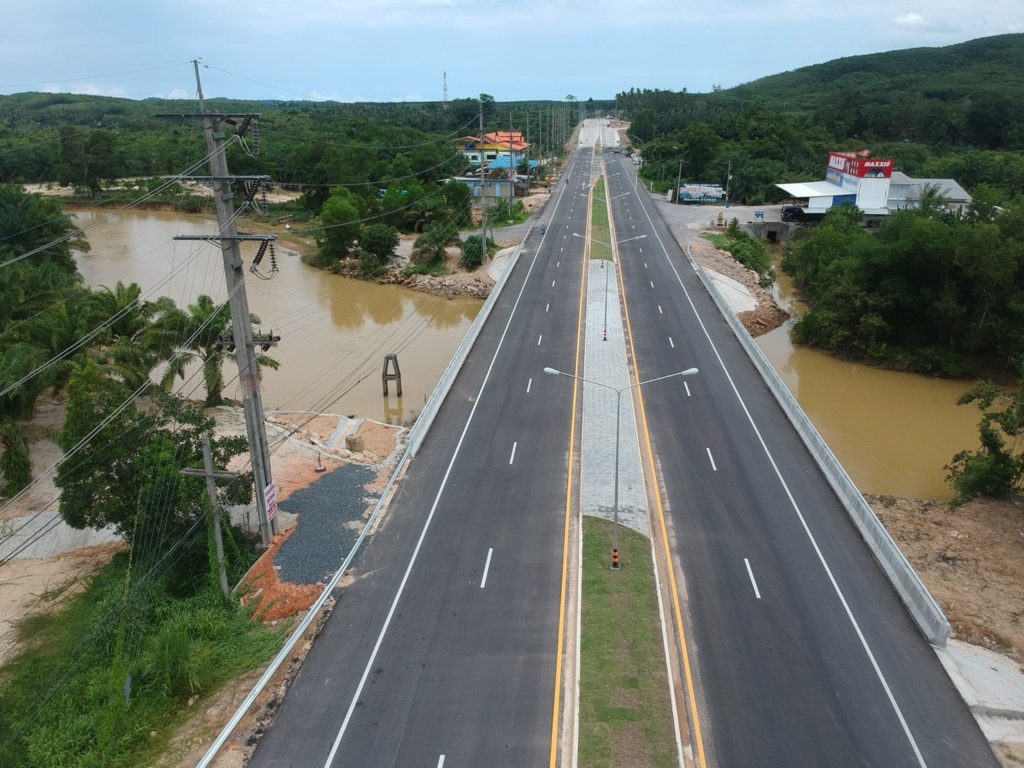 ภาพมุมสูง ถนน 4 เลน "ตะกั่วป่า-ท้ายเหมือง"