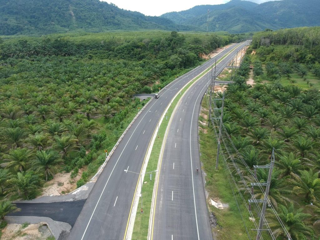 ภาพมุมสูง ถนน 4 เลน "ตะกั่วป่า-ท้ายเหมือง"