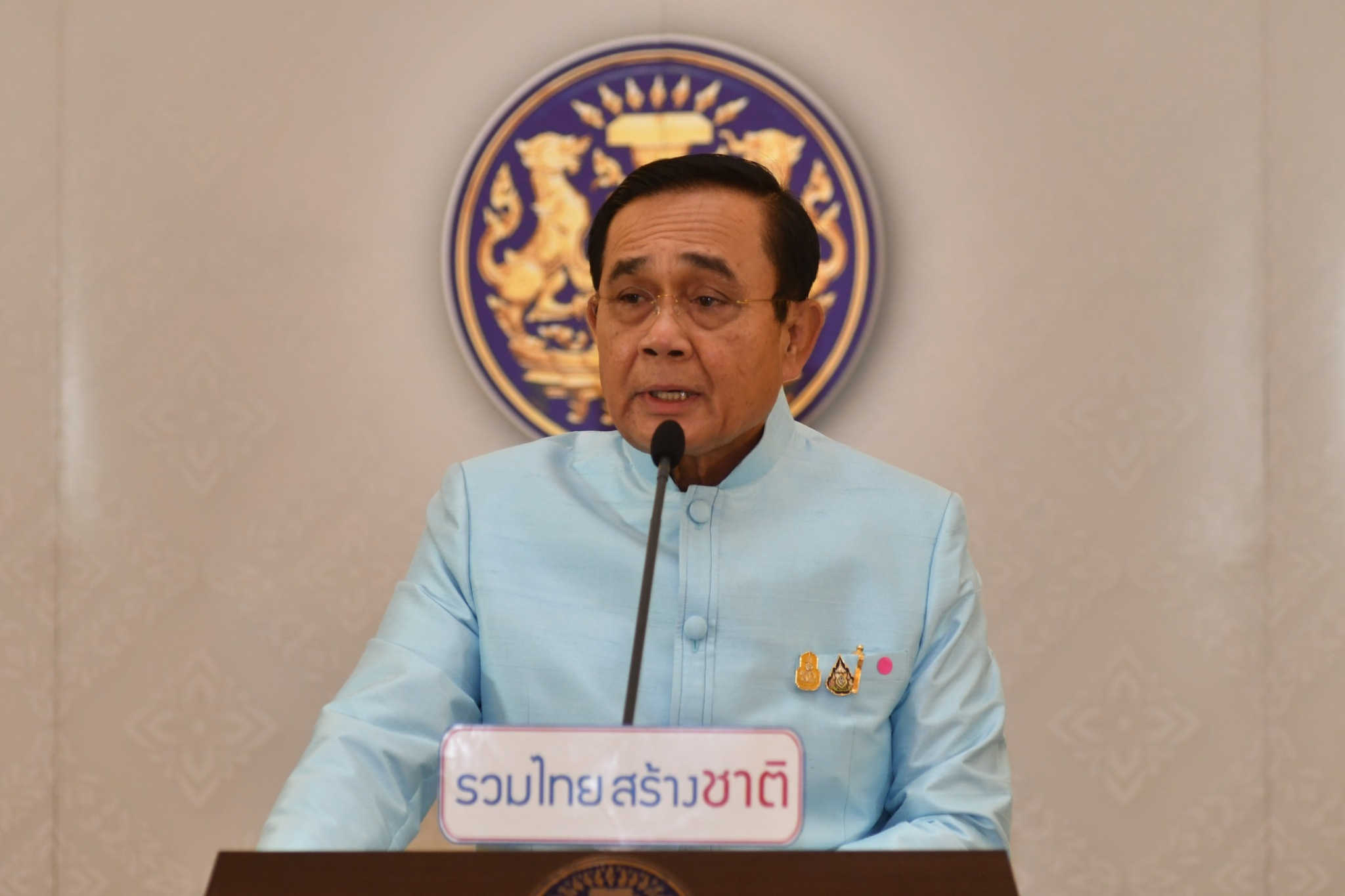 “ประยุทธ์” ยืนยัน ‘อุตตม-สนธิรัตน์’ ยังอยู่ในครม. คาดโทษข้าราชการห้ามเกียร์ว่าง