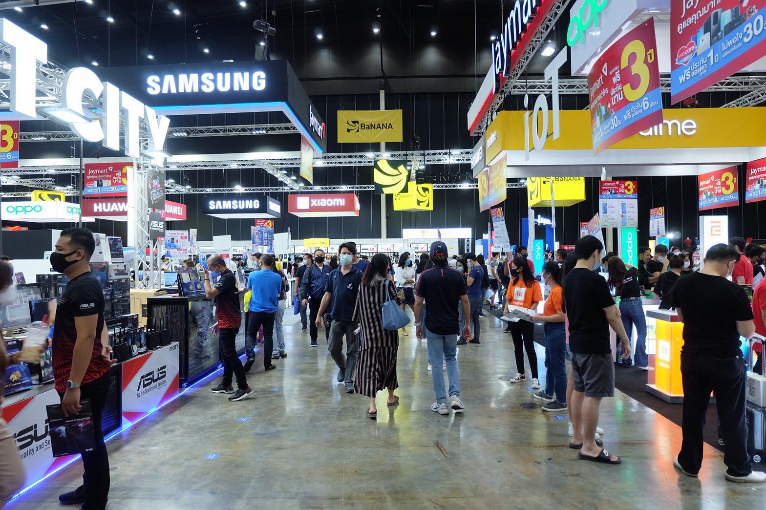 ส่อง Mobile Expo 2020 ยุคโควิด คนแห่เข้าคิวช้อป “ไอโฟน” เครื่องใหม่-ตกรุ่น-เดโม