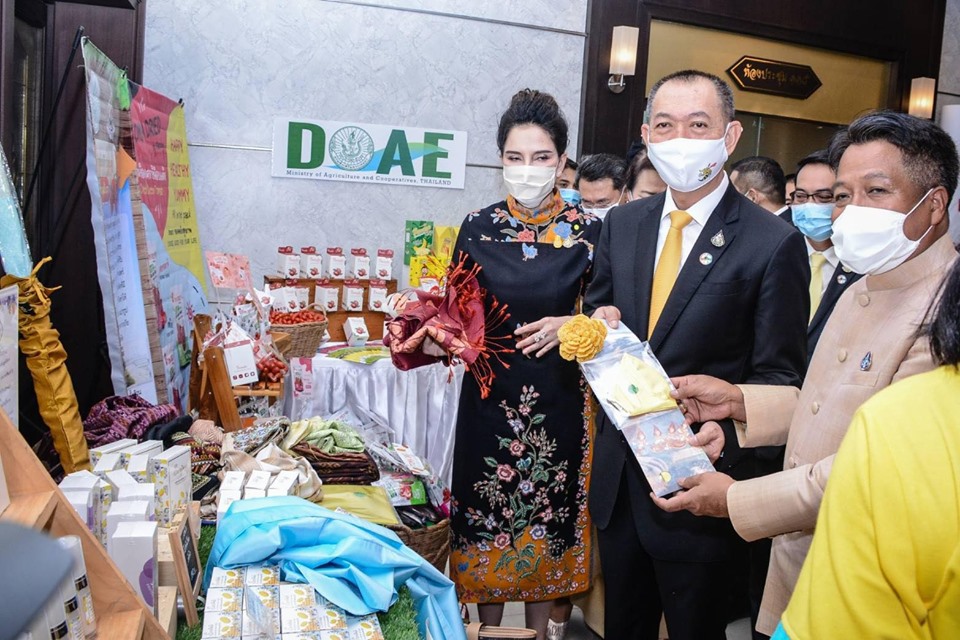 เร่งปรับตัว! “เฉลิมชัย” ดึงช้อปปี้ติวเข้มเกษตรกร 1,000 รายขายสินค้าออนไลน์