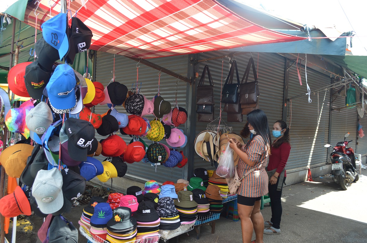 “ตลาดโรงเกลือ” คึกคัก “พ่อค้ากัมพูชา” วอนไทยเปิดให้เข้ามาค้าขายปกติ