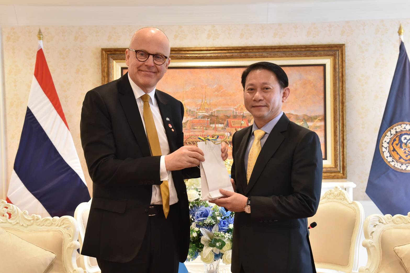 “สรรเสริญ” ผู้ช่วย รมต.พาณิชย์ ถกทูตสวีเดน ดึงลงทุนเข้าอีอีซี หลังโควิด