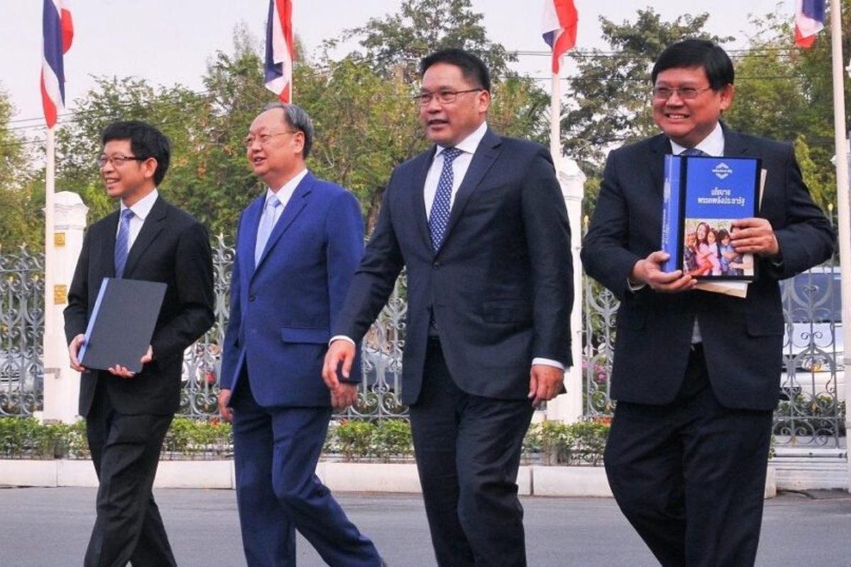 รัฐมนตรี 4 กุมาร ลาออกจากสมาชิกพรรคพลังประชารัฐ