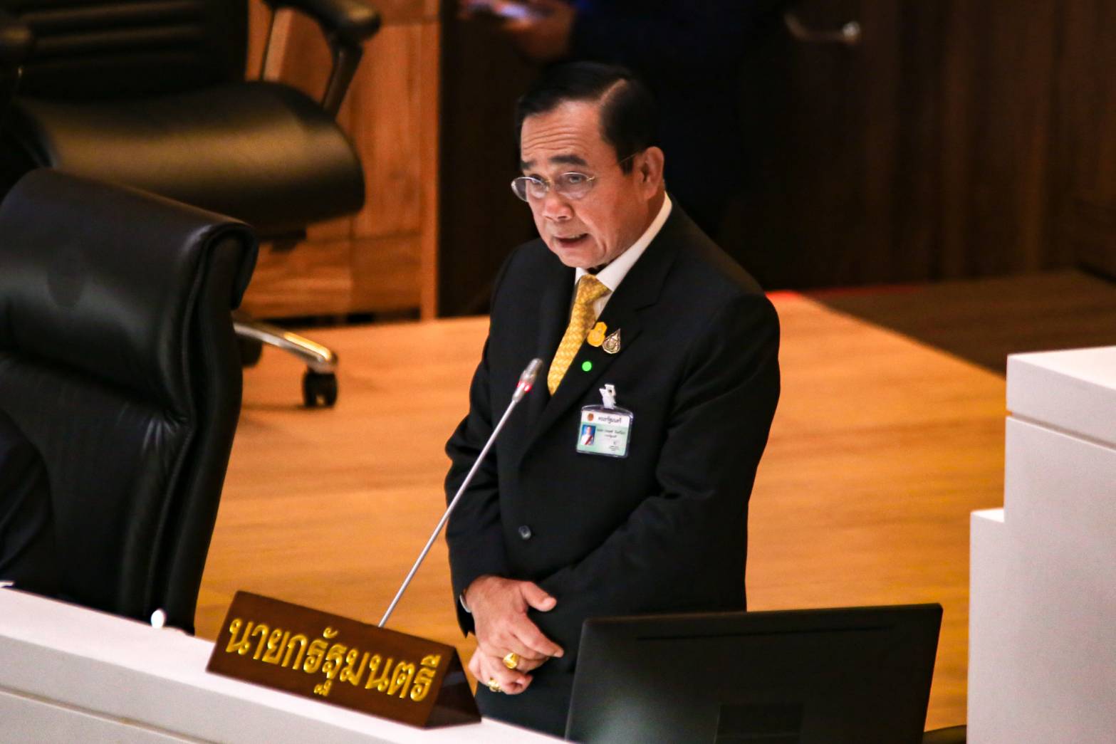 การเมืองป่วน ข้าราชการอย่าเกียร์ว่าง