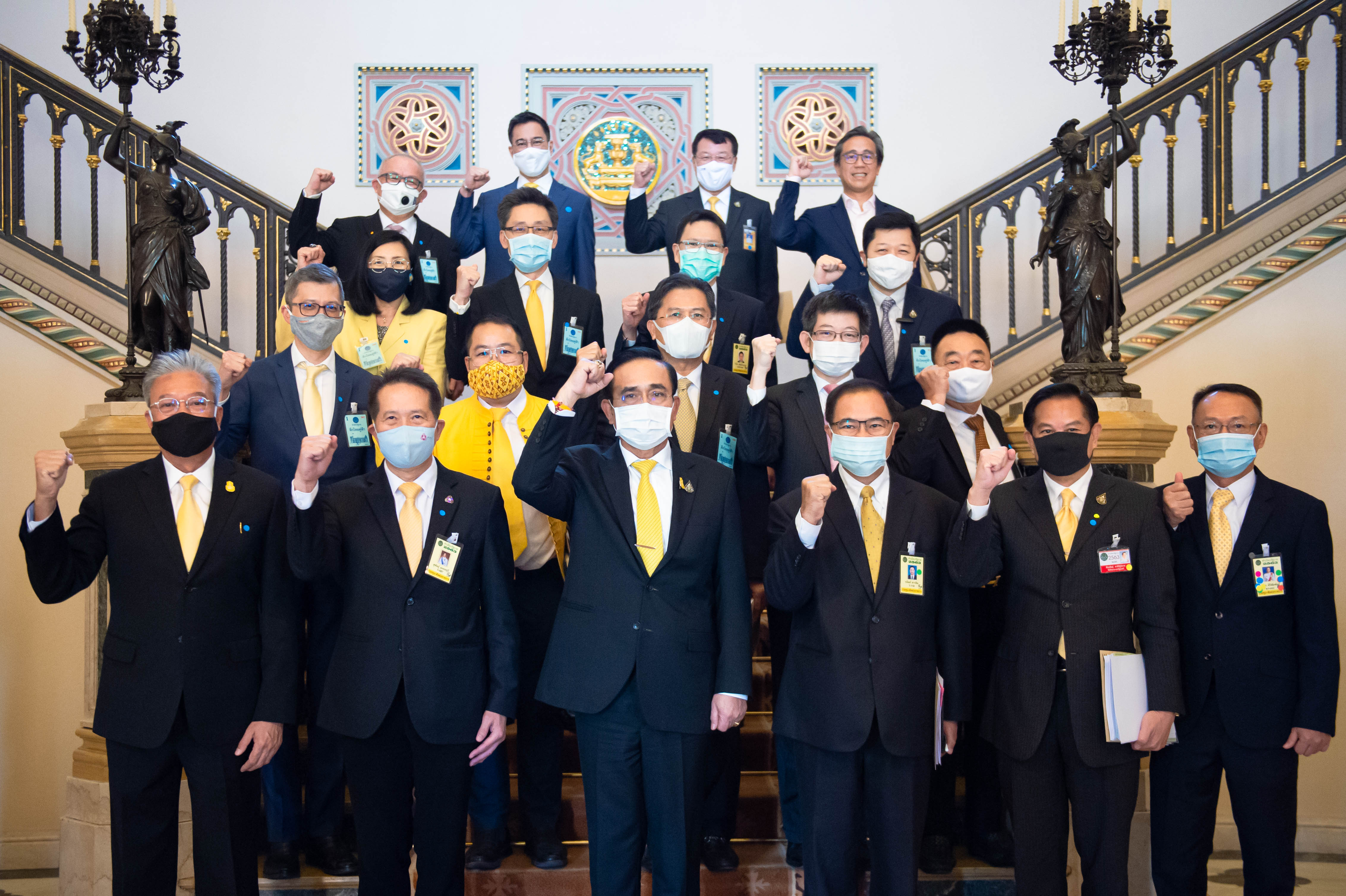ผวาสุญญากาศปรับ ครม. ธุรกิจลุ้นทีมเศรษฐกิจใหม่-ตั้งวอร์รูมกู้วิกฤต