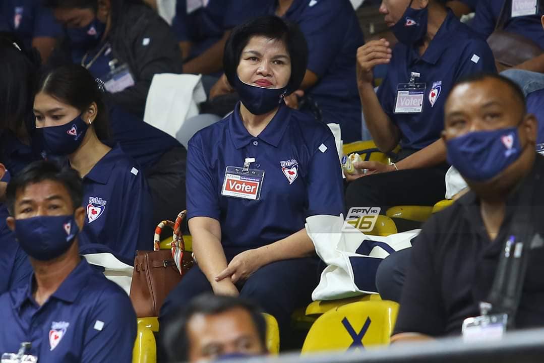 “ศรีนวล” โต้ชาวเน็ตปมกระเป๋าหรู ซื้อตั้งแต่อยู่ อนค. ราคาไม่กี่ร้อย