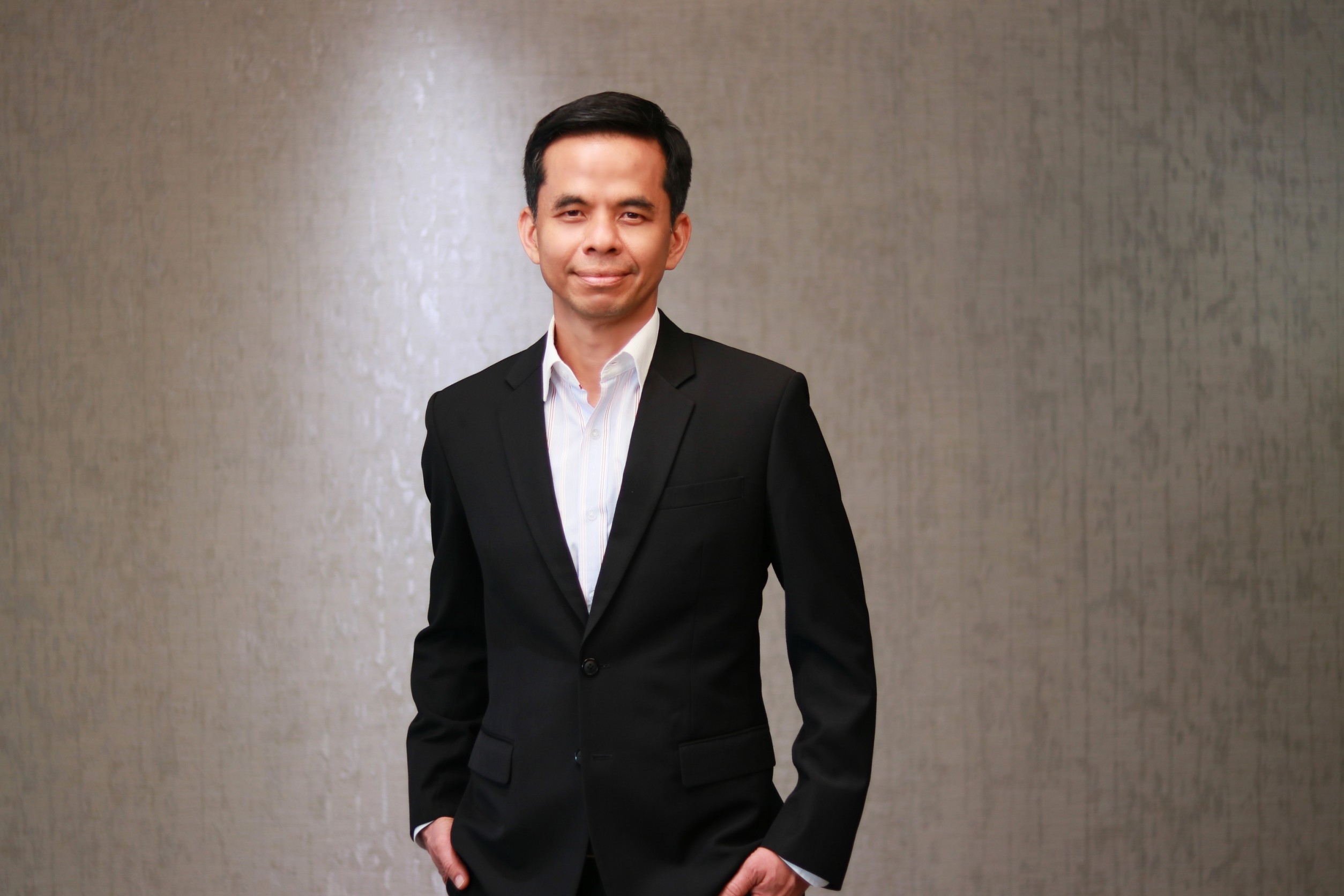 สันติ ธนะนิรันดร์