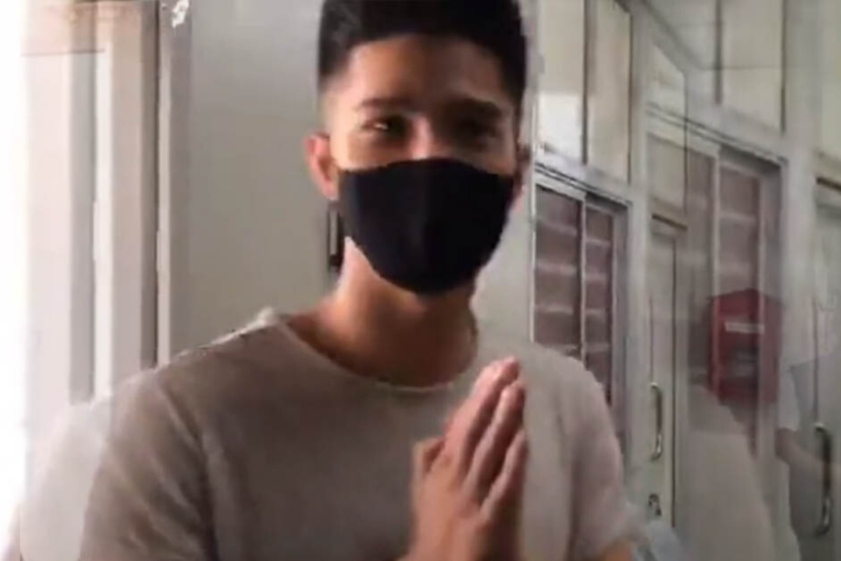 “ฌอน บูรณะหิรัญ” โผล่สถานีตำรวจ-เข้าชี้แจงปมเงินบริจาคแล้ว