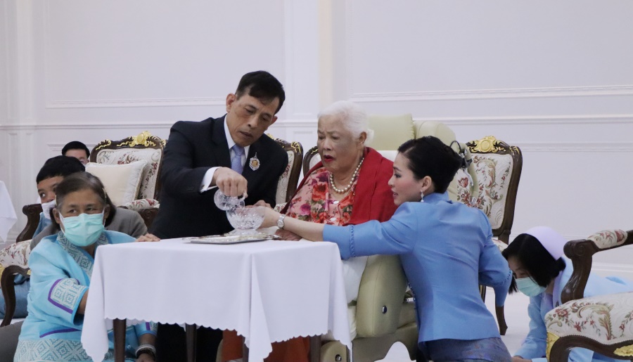 สมเด็จพระพันปีหลวงทรงบำเพ็ญพระราชกุศลส่วนพระองค์