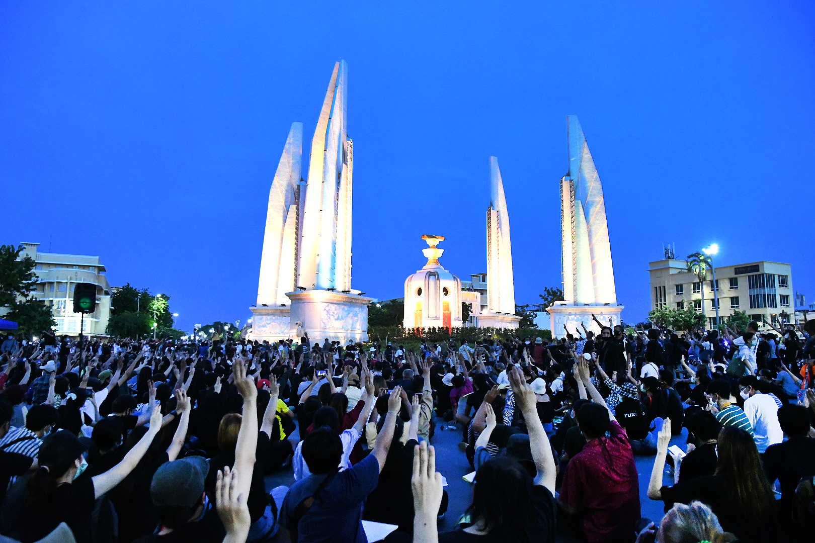 ขบวนการนักศึกษา ล้มรัฐบาลทหาร 6 ทศวรรษ “วงจรแก้รัฐธรรมนูญ”
