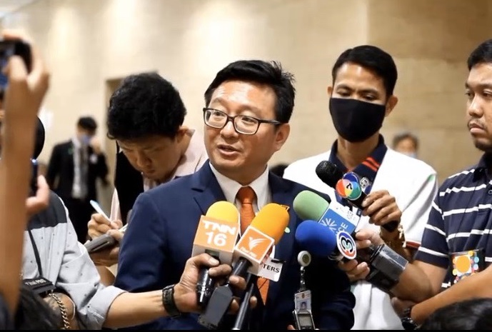 ก้าวไกล ไม่ร่วมวงฝ่ายค้านแก้รัฐธรรมนูญ เก็บหมวด 1-2 ไว้อภิปรายในสภา